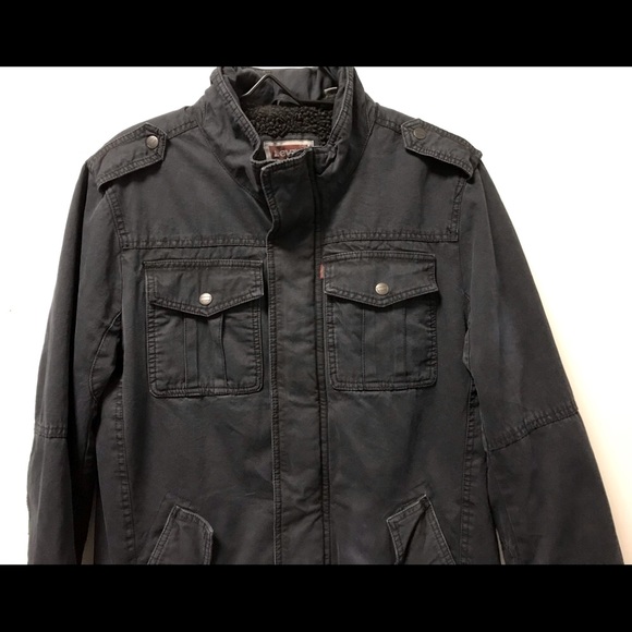 Levi’s Men’s Sherpa Lined Jacket! - Picture 4 of 8